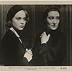Nan Grey and Gloria Holden in Dracula's Daughter (1936)