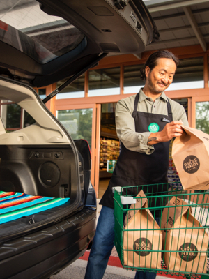 team member placing a curbside pickup order into a car