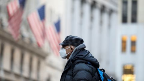 A man wearing a face mask walks on a street in Manhattan of New York, the United States, Jan. 19, 2022. U.S. President Joe Biden&apos;s administration will start shipping 400 million free non-surgical N95 face masks to distribution sites nationwide this week as part of the efforts to fight the surging Omicron COVID-19 variant, USA Today on Wednesday quoted an official source as saying. (Photo by Wang Ying/Xinhua via Getty Images)