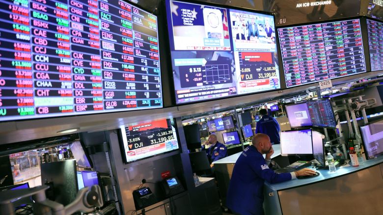 NEW YORK, NEW YORK - SEPTEMBER 13: Traders work on the floor of the New York Stock Exchange during afternoon trading on September 13, 2022 in New York City. U.S. stocks opened lower today and closed significantly low with the Dow Jones dropping over 1,200 points after the release of an inflation report that showed prices rising more than expected in the last month. The Consumer Price Index released by the Bureau of Labor Statistics showed prices rising 8.3% over the last year, for which economists had predicted an 8.1% increase. (Photo by Michael M. Santiago/Getty Images)