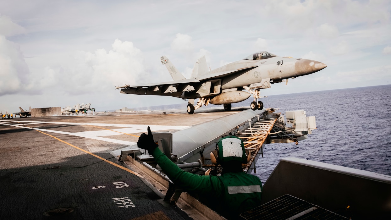 An F/A-18E Super Hornet from VFA-195 launches from USS George Washington (CVN 73) in the Pacific Ocean.