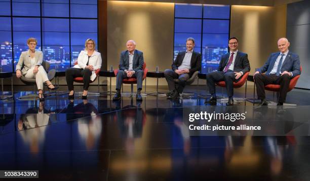 Annegret Kramp-Karrenbauer , Anke Rehlinger , Oskar Lafontaine , Hubert Ulrich , Oliver Luksic and Rolf Mueller , the lead candidates of their...