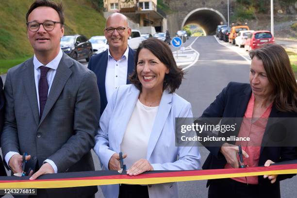 September 2022, Rhineland-Palatinate, Altenahr: Rhineland-Palatinate's Minister of Transport Daniela Schmitt opens the tunnel of the federal highway...
