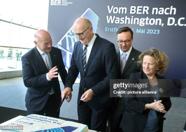 May 2023, Brandenburg, Schönefeld: Kai Wegner , Governing Mayor in Berlin, Dietmar Woidke , Minister President in Brandenburg, Oliver Luksic , State...