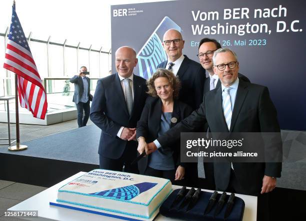 May 2023, Brandenburg, Schönefeld: Kai Wegner , Governing Mayor in Berlin, Aletta von Massenbach, Chairwoman of the Management Board of Flughafen...