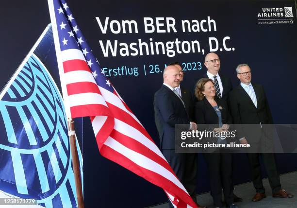 May 2023, Brandenburg, Schönefeld: Kai Wegner , Governing Mayor in Berlin, Oliver Luksic , State Secretary in the Federal Ministry of Transport,...