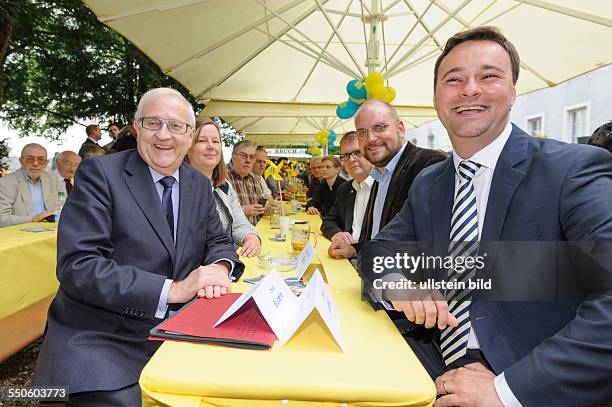 Rainer Brüderle , Spitzenkandidat der FDP für die Bundestagswahl 2013 und Oliver Luksic, Landesvorsitzender der FDP-Saar besuchen eine...