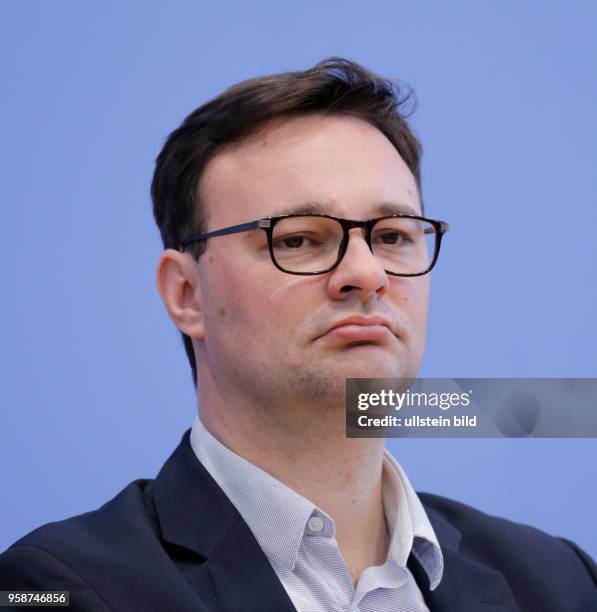 Oliver Luksic, Spitzenkandidat der FDP im Saarland, Deutschland, Berlin, Bundespressekonferenz, Thema: Auswirkungen der Landtagswahlen auf die...