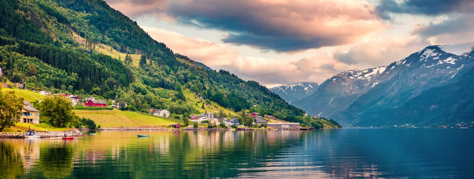 Sommermorgen i Lofthus, Ullensvang, Hardanger