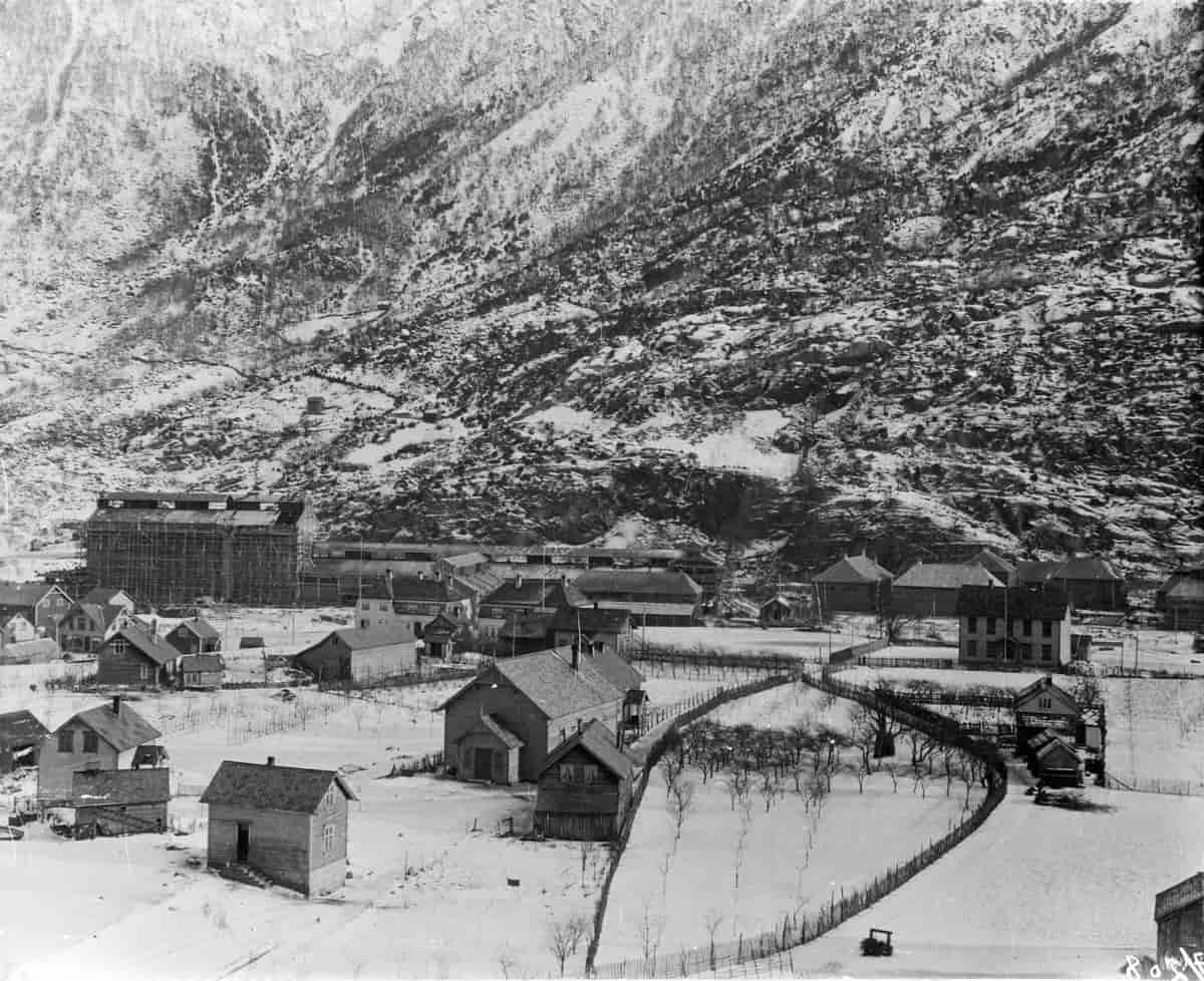 Oddafabrikkene under anleggstida, fotografert 1908