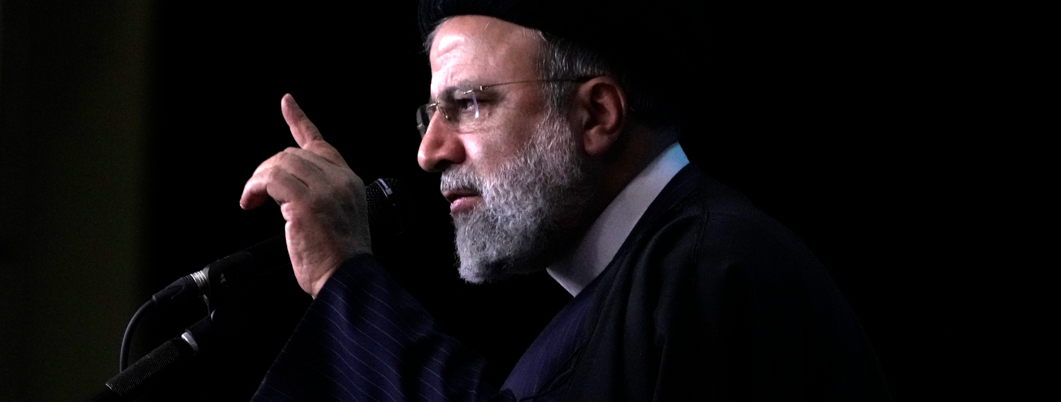 Ebrahim Raisi fotografert under tale i Khomeini-moskeen i Teheran i januar 2024