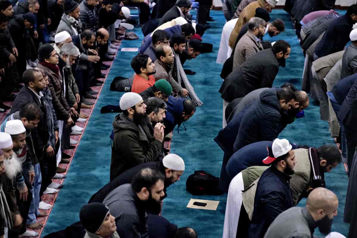 Fredagsbønn i ein moské i London i 2016. 