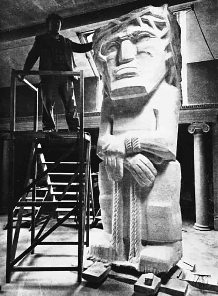 Jacob Epstein i atelier ved Ecce Homo