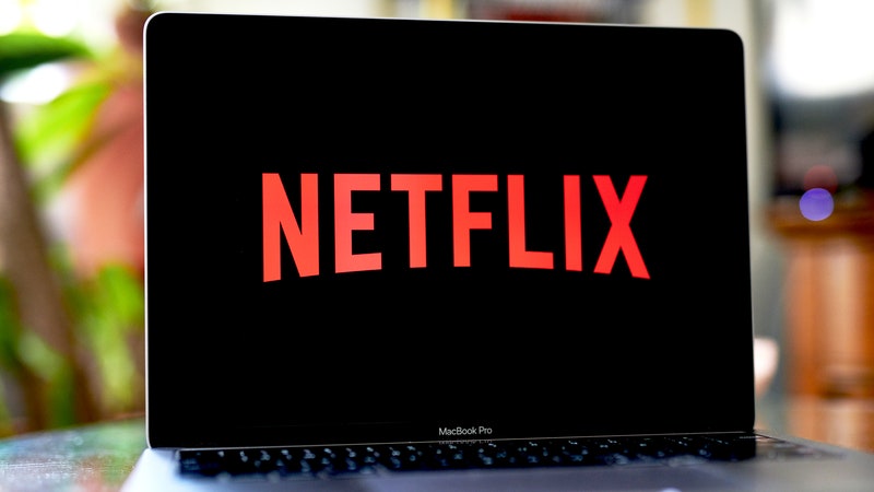 How to Use a VPN to Watch to Netflix When You Travel Abroad