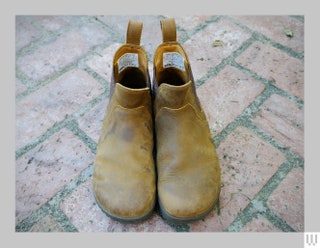 Xero Ridgeway Chelsea Boots light brown booths with worth leather texture