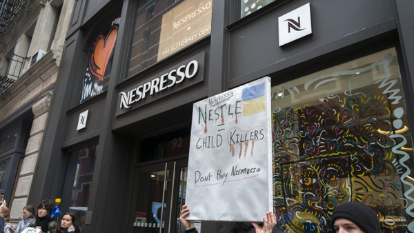 Protest gegen Nestlé vor einem Nespresso-Laden in New York.