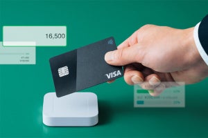 LayerXの法人向けクレジットカード、1000以上の金融機関での口座振替支払いに対応