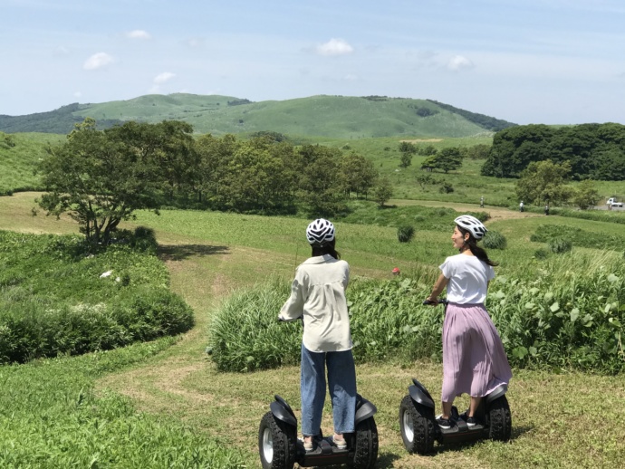 美祢市の秋吉台のセグウェイツアーの様子