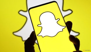 Snap forecasts weak revenue as big rivals threaten growth, shares slide