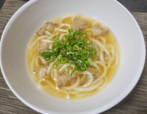 知る人ぞ知る大阪のローカルフード「かすうどん」。