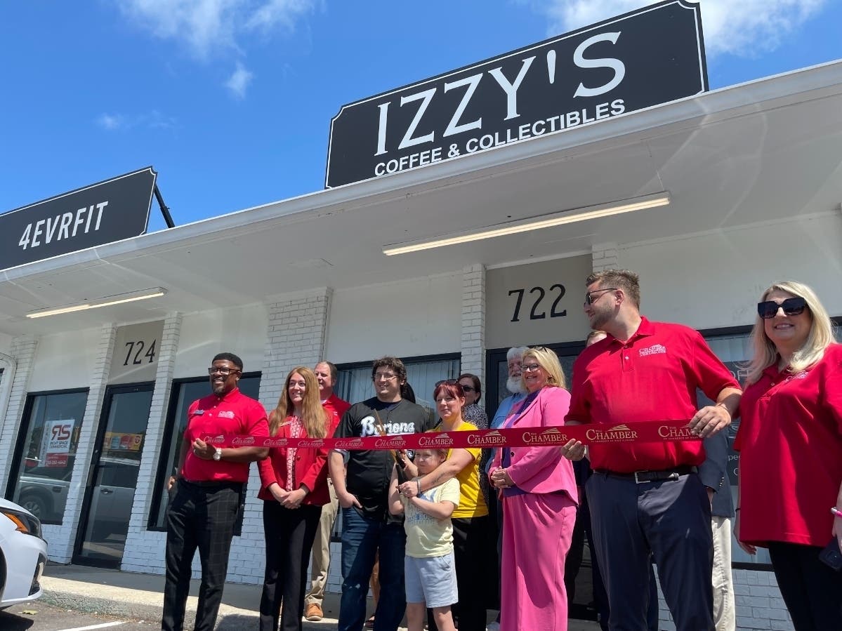 Izzy's Coffee & Collectibles Celebrates New Northport Location 