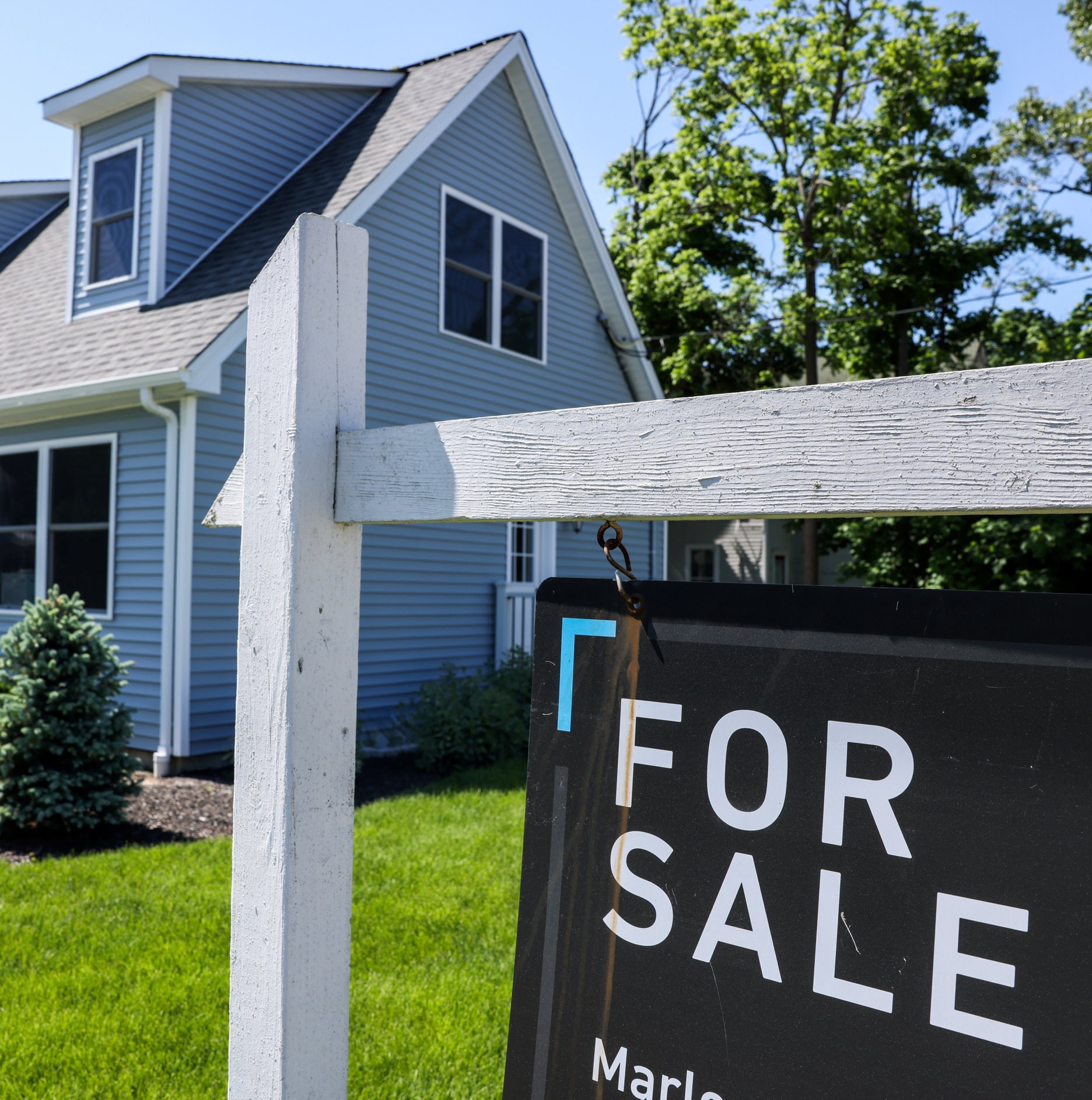 If interest rates go down, do home prices go down? Not quite.