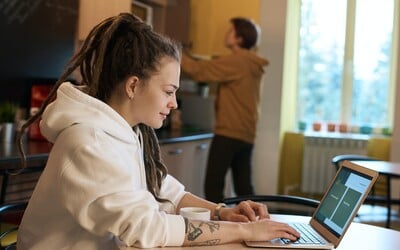 Zjednoduš si psaní seminárek. Tři tipy, jak chytře použít AI 