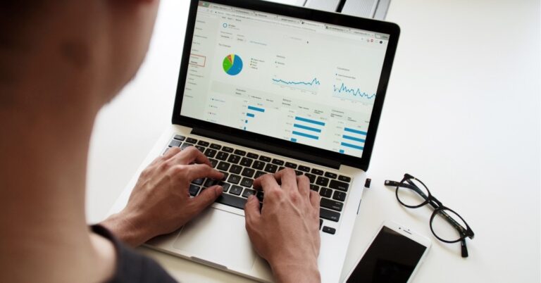 How Much Do Healthcare Data Analysts Make? A Guide to Healthcare Data Analyst Salary