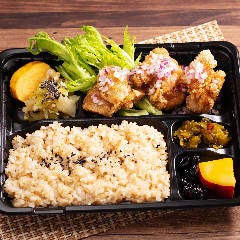 鶏の唐揚げ　玉ねぎソース弁当