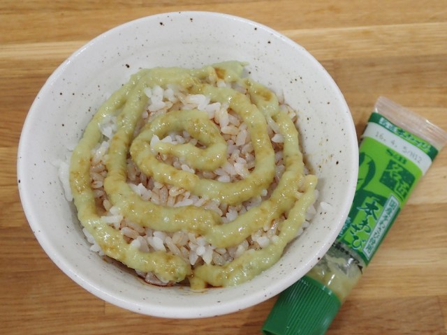 【衝撃グルメ】チューブの練りワサビをごはんにかけて食うと激ウマ / 騙されたと思ってやってみて！