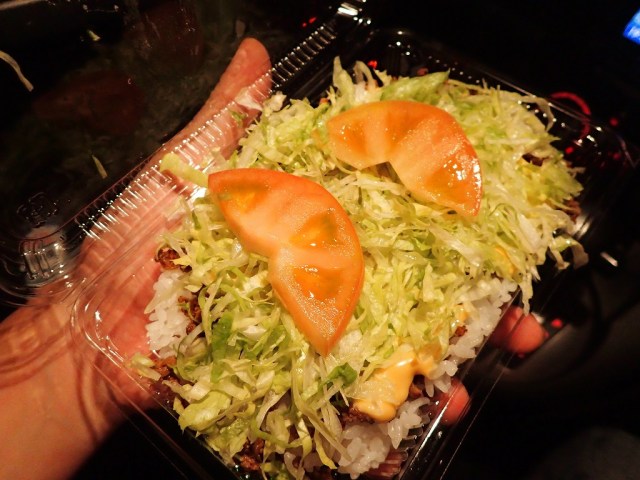 「沖縄で一番美味しいタコライス屋」はココだ！ 中部・うるま市『TACOS サボテン』