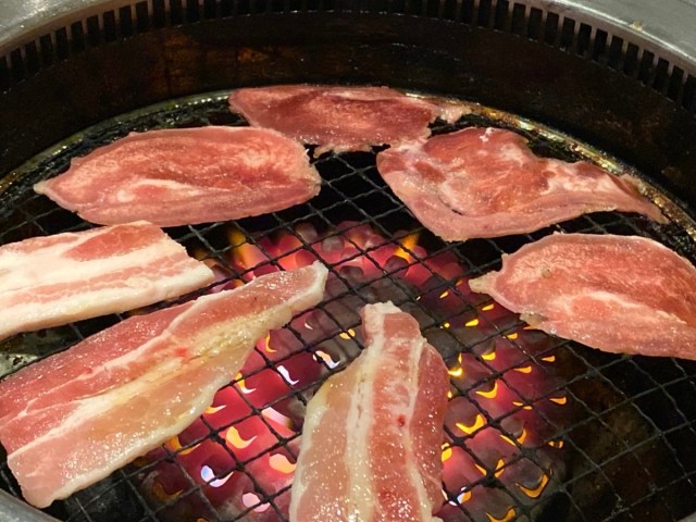 自宅で牛角を再現できるか!? 「どこでも牛角」の焼肉セットを初テイクアウト！