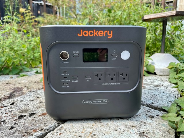 【衝撃】ポータブル電源「Jackery」でエアコンや冷蔵庫が使えるらしい → ほぼ全家電に使えるうえに毎日使っても寿命は10年以上！