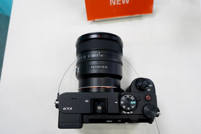 【CP+2025】ソニー「FE 16mm F1.8 G」は、初対面のインド人と盛り上がれるくらい魅力的…！