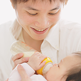 １０月から離婚をし、生活保護を受けてます。 子どもが３人（9歳、6歳、2歳）います。 児童手当多子加算の増額分は収入認定の対象外と、どこかの HPで拝見したのですが、 今まで 第一子月10000円 第二子月10000円 第三子月15000円 だったのが １０月から 第一子月10000円 第二子月10000円 第三子月30000円（＋15000円）になりますが、この15000円アップしたものは 収入認定しないということでしょうか？ 12月支給は10万円ですが、保護費から減額されるのは8万5千円ですか？