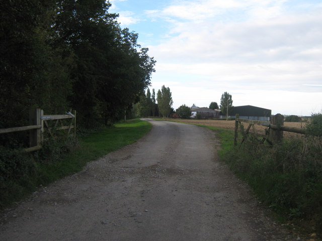 Farm road towards Heminge Farm