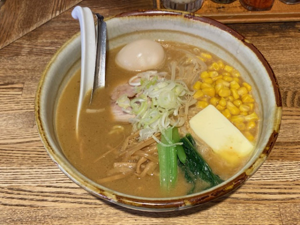 「「味噌ラーメン＋味玉・バター・コーン」」@ラーメン食堂 粋な一生の写真