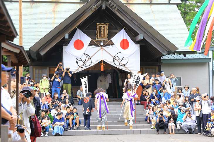 丘珠神社のお祭り・丘珠獅子舞の様子