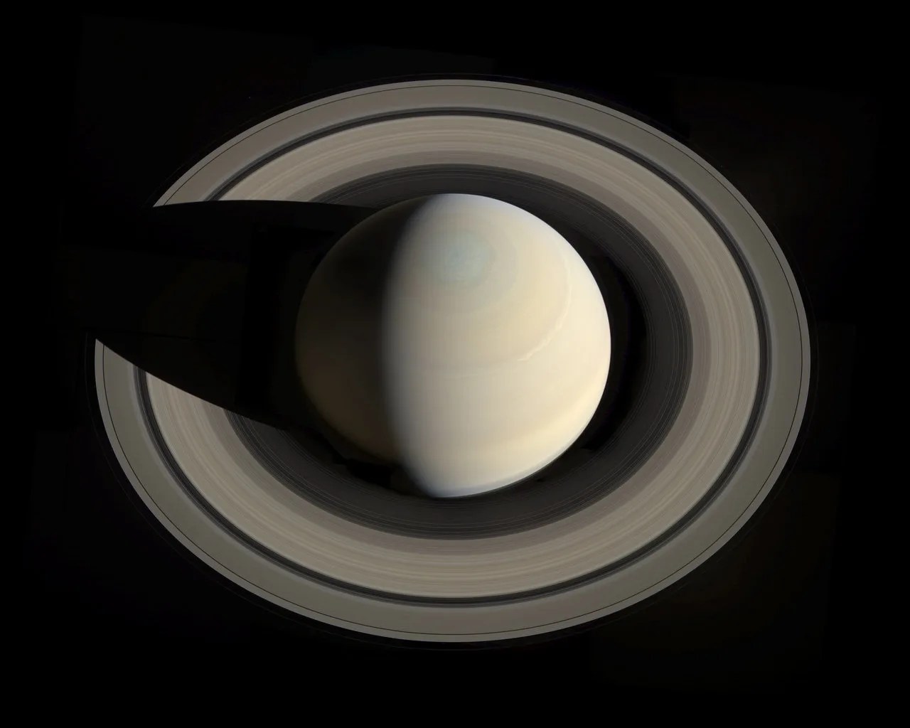 Saturn rings