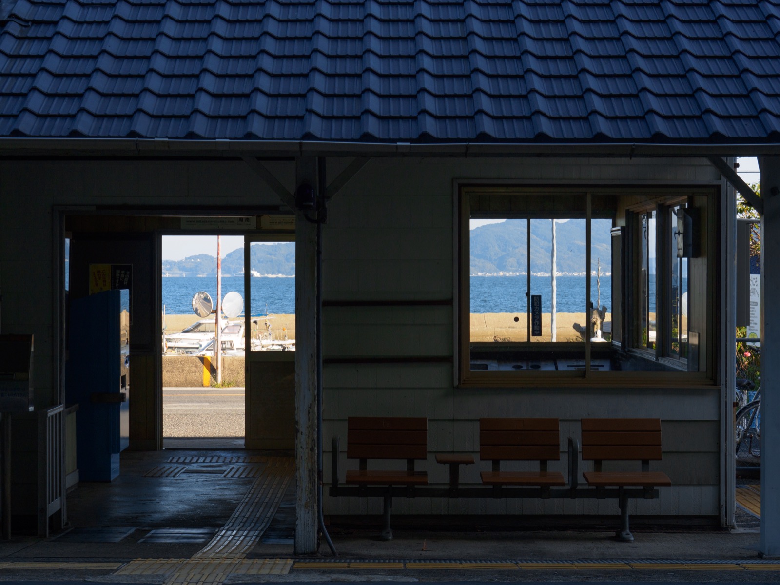 神代駅から見た瀬戸内海