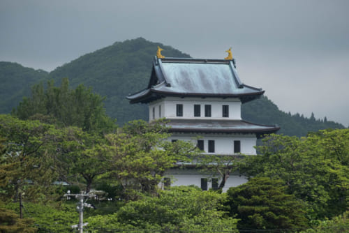 北端の天守閣・松前城。桜の名所でもある。