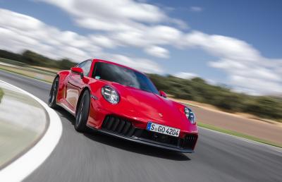 Porsche 911 GTS - driving