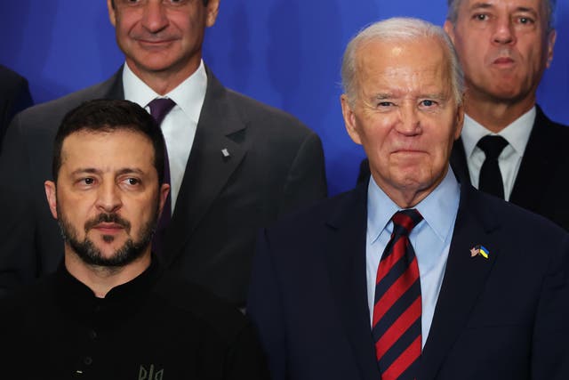 <p>Volodymyr Zelensky and Joe Biden pose for photos on stage during an event with world leaders n New York City</p>