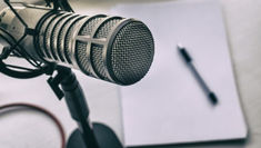 HOW TO START A PODCASTING BUSINESS