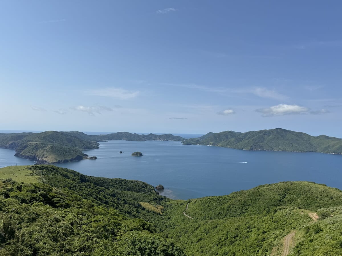 「赤ハゲ山」からのぞめるカルデラ湾