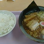 Abete - にぼしラーメン800円とライスセット200円