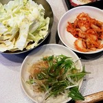 Yakiniku Juju Karubi Hirakata Miyanosaka Ten - 野菜もしっかり食べます