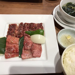 焼肉なべしま - なべしまランチ1780円。
スープ、サラダバー、ドリンクバー付き。
ご飯はお代わりできます！