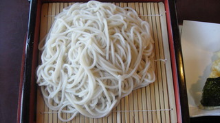 Soba Dokoro Yoshino - 麺が長いのです。。