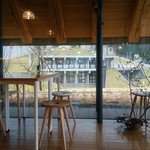 cafe Shima - 店内（向こうが若狭三方縄文博物館）